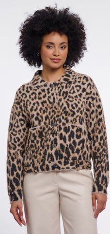 Indulge in the luxurious softness of the Bubbly jacket in a beautiful na...