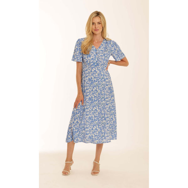 Woman wearing a blue midi dress by Pomodoro with white heels on