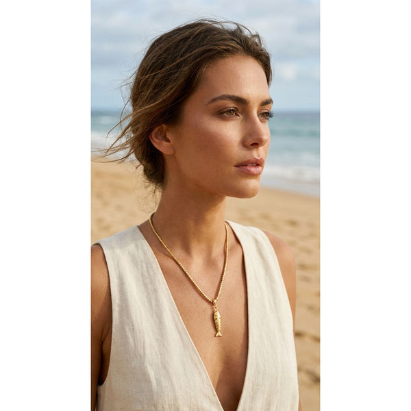 Envy jewellery Women’s Lincolnshire gold long fish charm necklace.