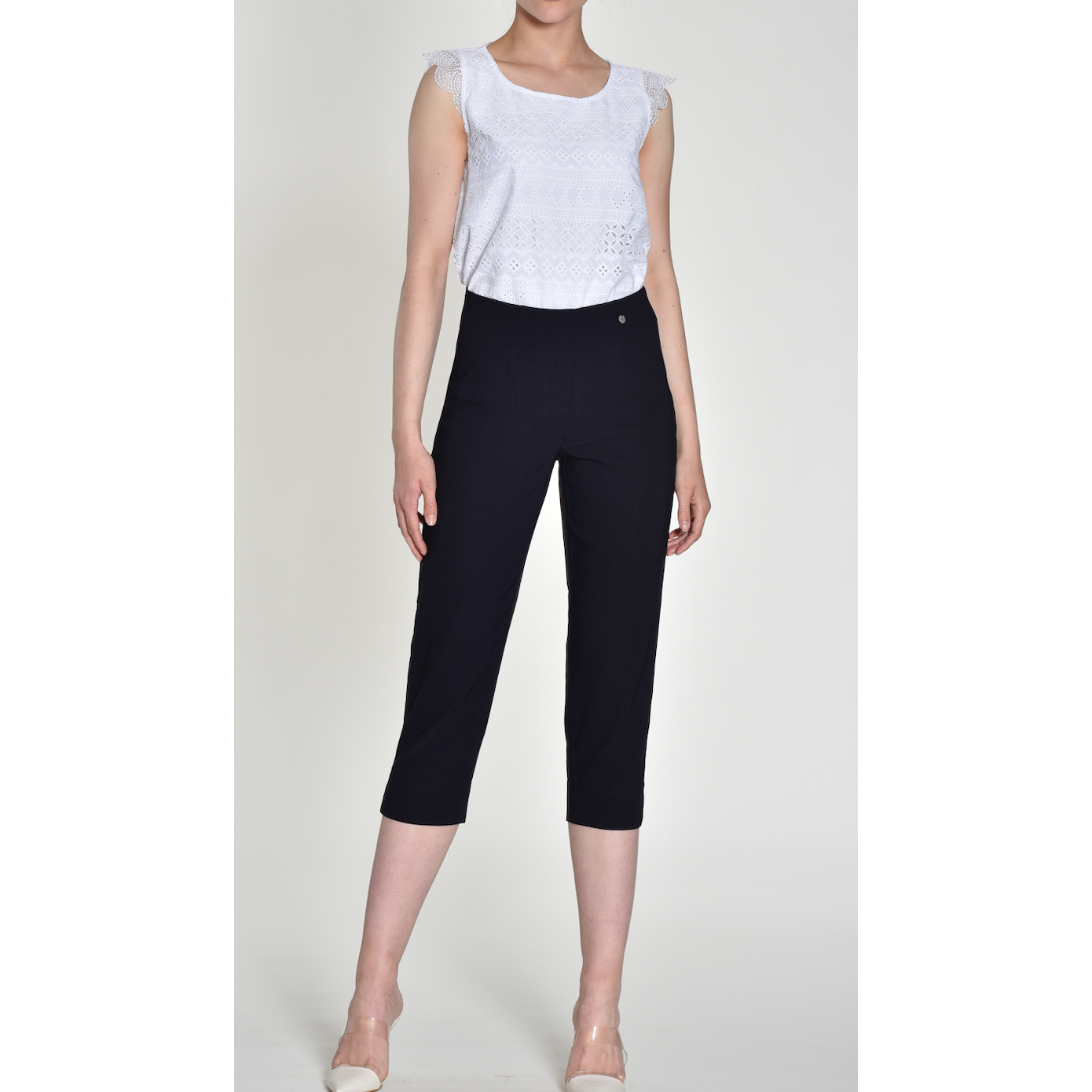 Robell Women's Lincolnshire Capri Pants in Navy